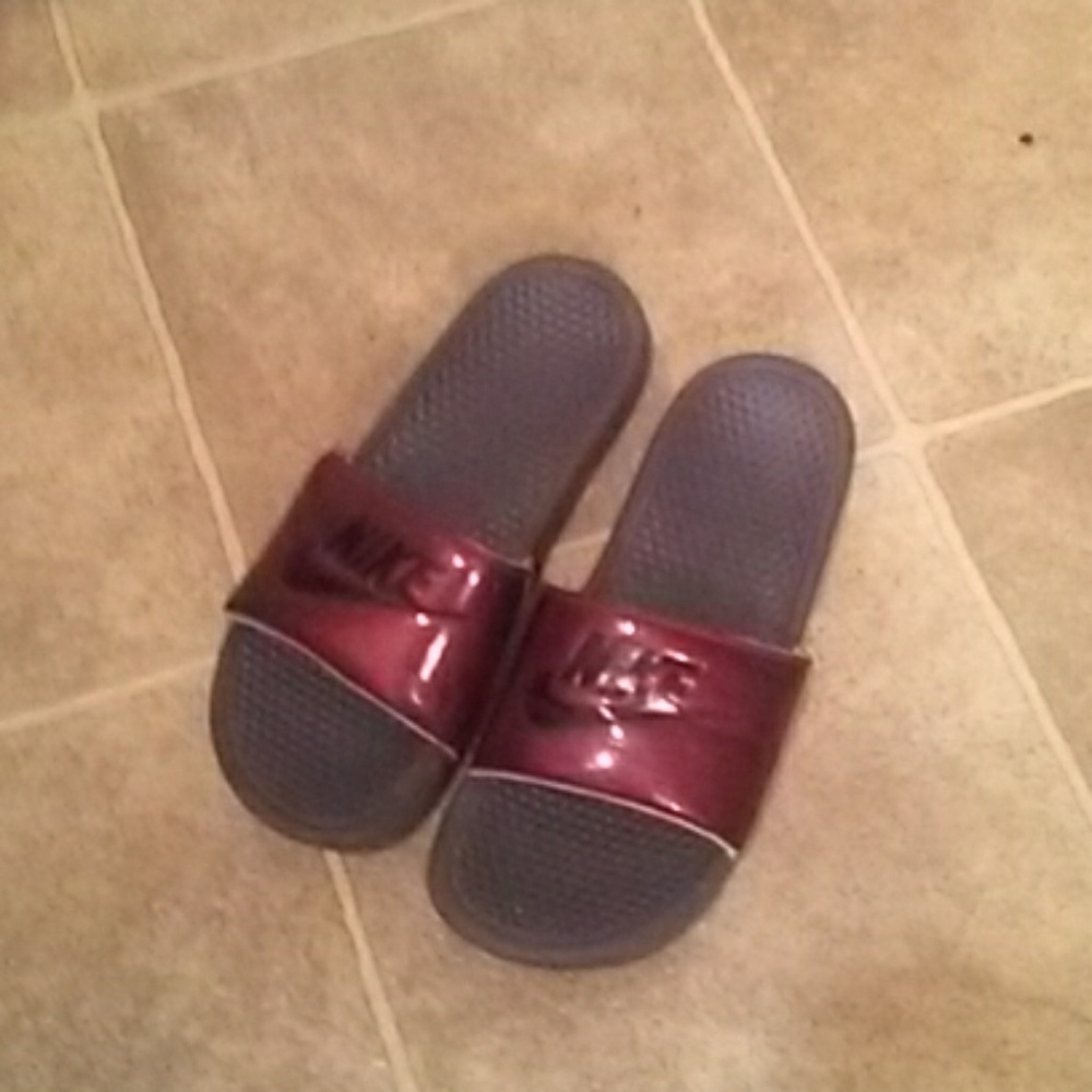 Nike slip-on....